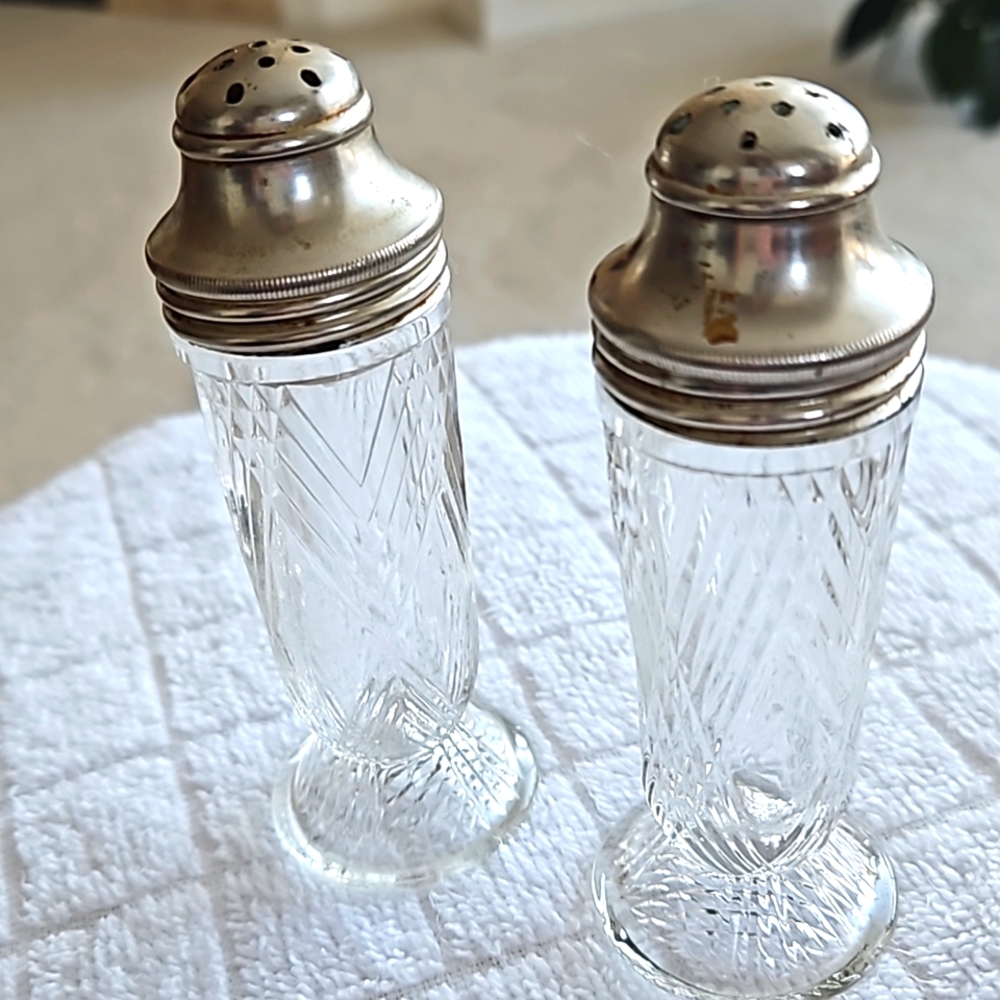 Starlight Pattern Crystal Salt and Pepper Shakers Depression Glass